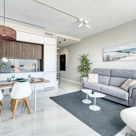 3095 Elegant Beachside In Puerto Banus Lägenhet Marbella