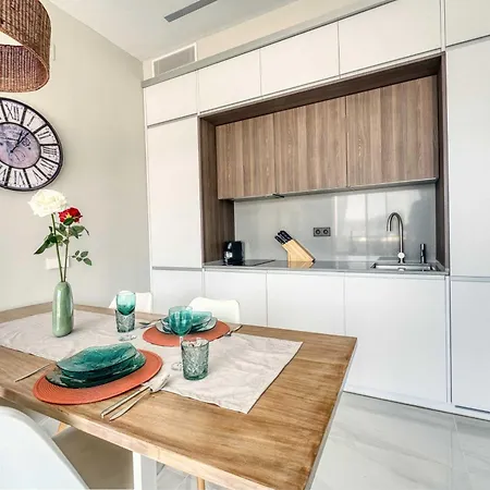 Apartment 3095 Elegant Beachside In Puerto Banus *