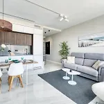 3095 Elegant Beachside In Puerto Banus 아파트 마르베야